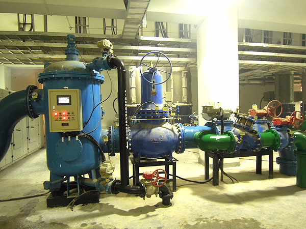 上圖為魯?shù)乩娬臼褂玫闹谢鵝JY46H減壓閥其中之一,直徑450mm